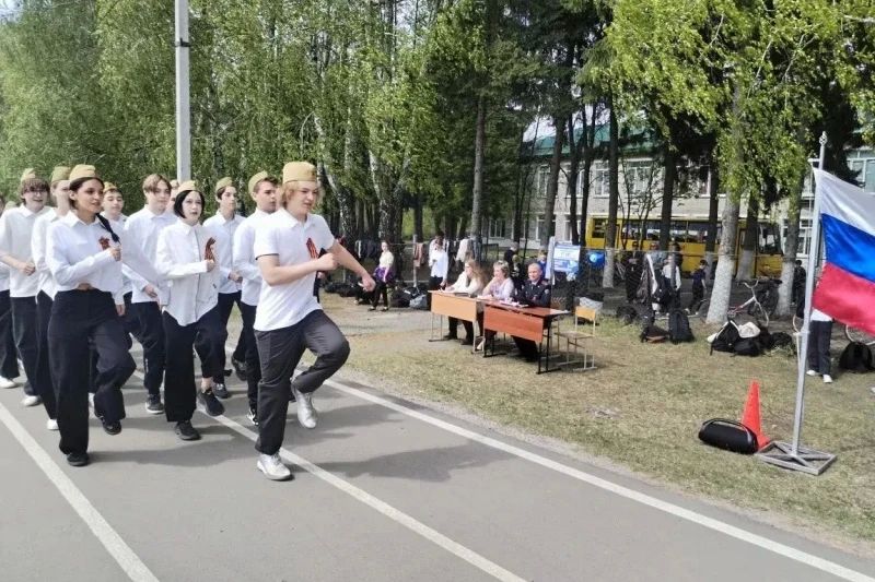 В Первомайском районе школьники приняли участие в смотре-конкурсе строевой песни В Первомайском районе школьники приняли участие в смотре-конкурсе строевой песни