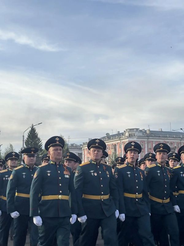 В Барнауле прошла генеральная репетиция торжественного построения войск Барнаульского гарнизона В Барнауле прошла генеральная репетиция торжественного построения войск Барнаульского гарнизона