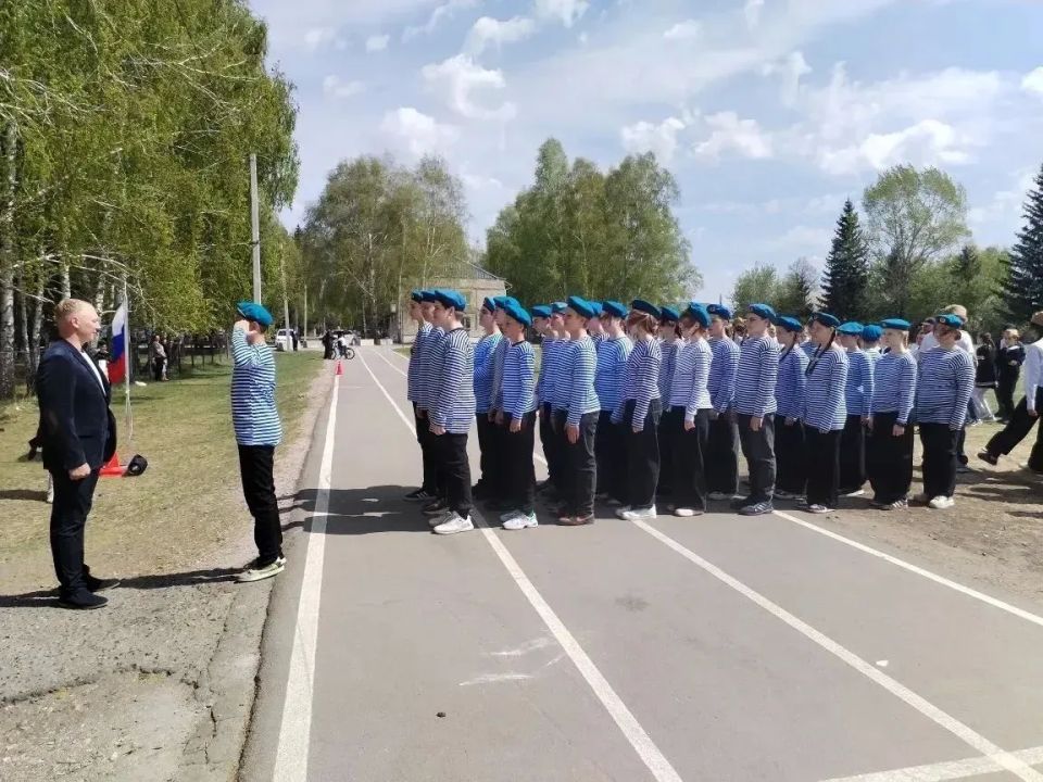 В Первомайском районе школьники приняли участие в смотре-конкурсе строевой песни В Первомайском районе школьники приняли участие в смотре-конкурсе строевой песни