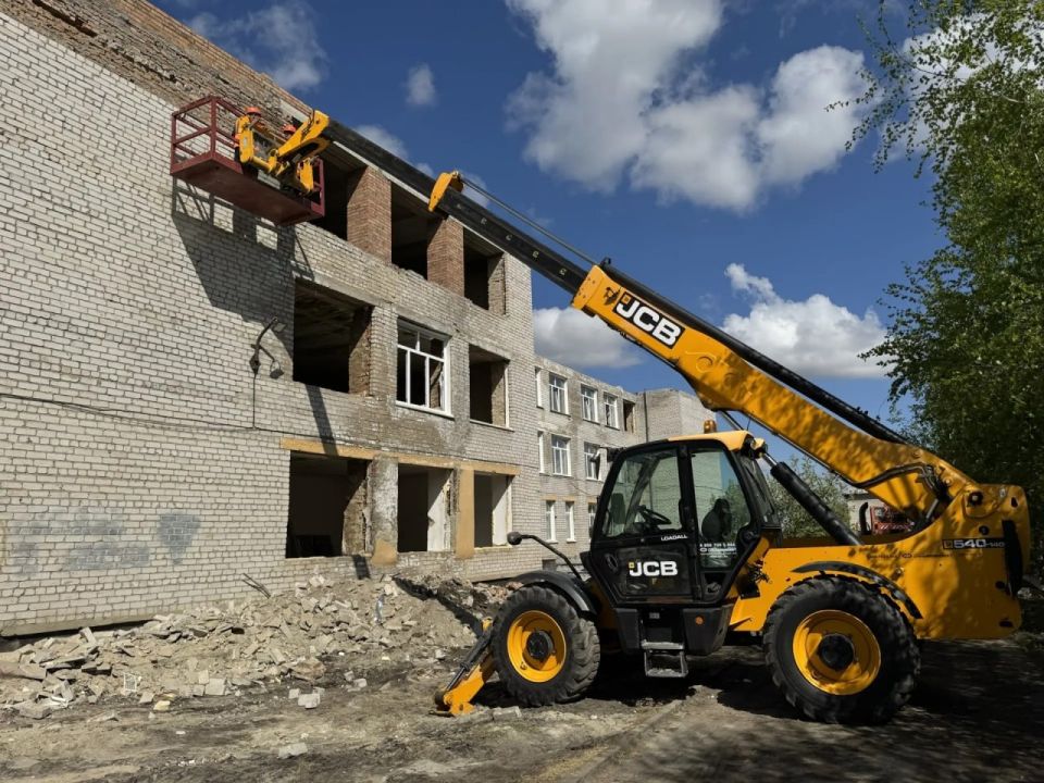 Школу в селе Советское, которая довела главу района до уголовки, починят капитально Школу в селе Советское, которая довела главу района до уголовки, починят капитально