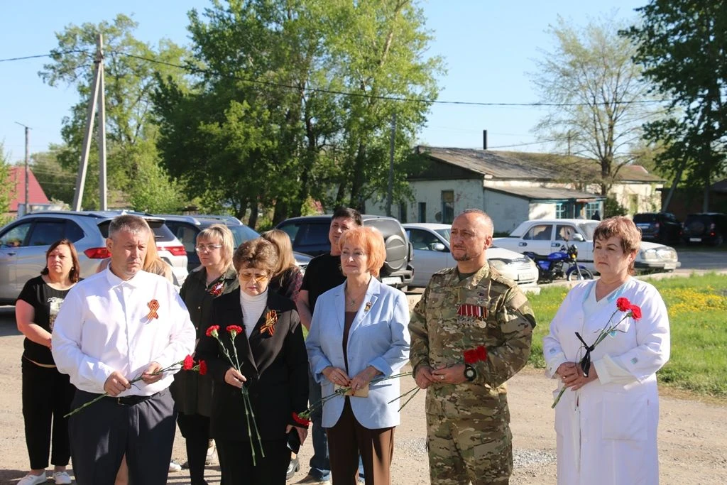 В Поспелихе открыли памятный знак, в честь медработников эвакогоспиталя № 2503