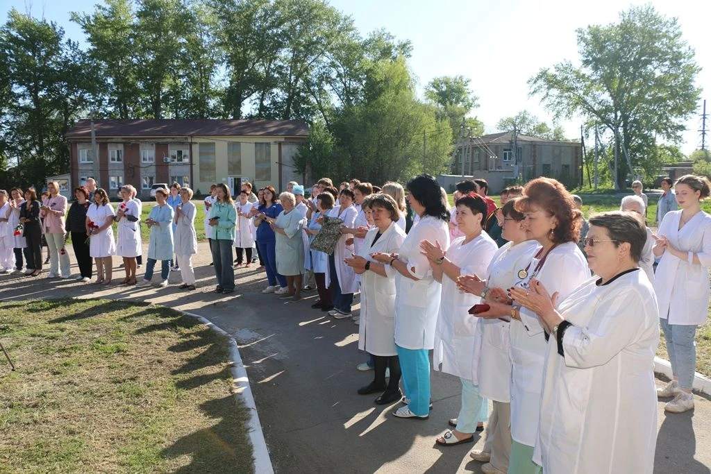В Поспелихе открыли памятный знак, в честь медработников эвакогоспиталя № 2503 В Поспелихе открыли памятный знак, в честь медработников эвакогоспиталя № 2503