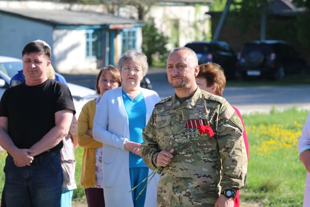 В Поспелихе открыли памятный знак, в честь медработников эвакогоспиталя № 2503 В Поспелихе открыли памятный знак, в честь медработников эвакогоспиталя № 2503