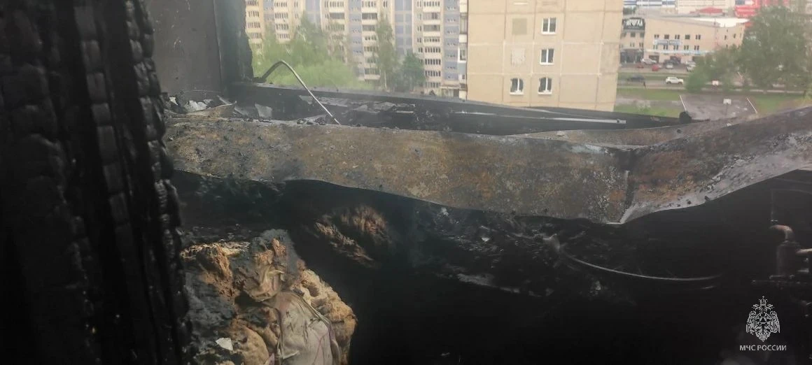 В Барнауле потушен пожар на балконе девятиэтажки В Барнауле потушен пожар на балконе девятиэтажки