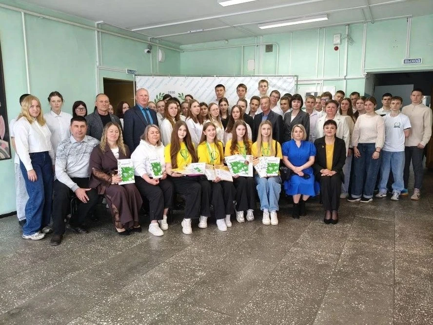 Депутат АКЗС, руководитель предприятия по производству сельскохозяйственной техники «ТД Комплекс Агро» Дмитрий Беляев провел онлайн-встречу «Диалог на равных» со студентами педагогического колледжа и школьниками лицея №4...