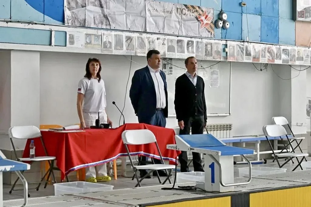 Александр Молотов принял участие в открытии краевых соревнований по плаванию Александр Молотов принял участие в открытии краевых соревнований по плаванию