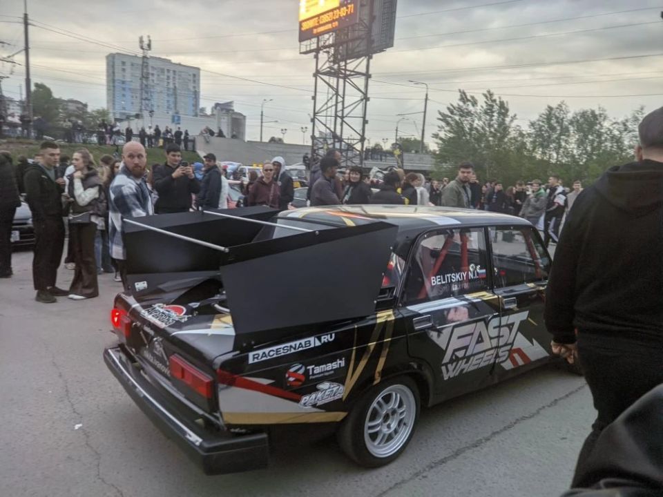 На "Старом базаре" старт сезона автогонок — показывают красивые машины На "Старом базаре" старт сезона автогонок — показывают красивые машины