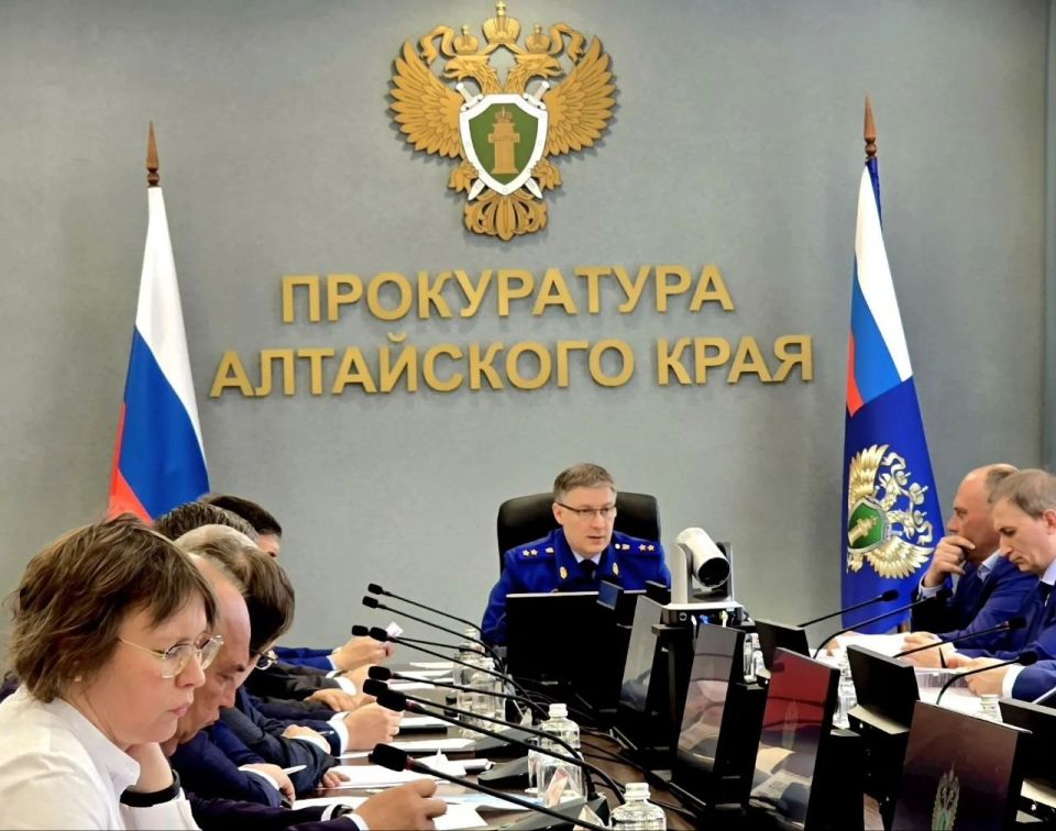 Прокурор Алтайского края Антон Герман провел заседание межведомственной рабочей группы по вопросам противодействия правонарушениям при реализации национальных проектов Прокурор Алтайского края Антон Герман провел заседание межведомственной рабочей группы по вопросам противодействия правонарушениям при реализации национальных проектов