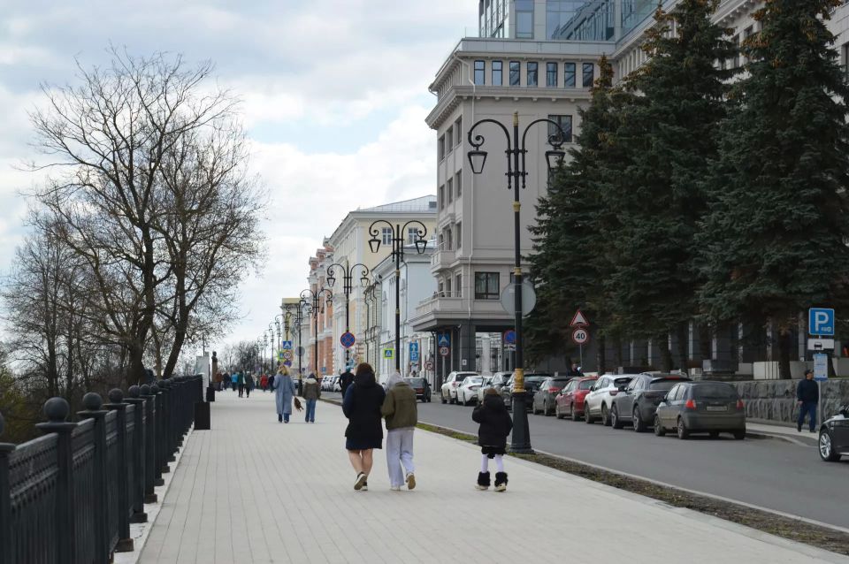 Нижний Новгород – город контрастов, где древний Кремль соседствует с ультрасовременными пространствами, а волжские просторы открываются сразу с нескольких набережных Нижний Новгород – город контрастов, где древний Кремль соседствует с ультрасовременными пространствами, а волжские просторы открываются сразу с нескольких набережных