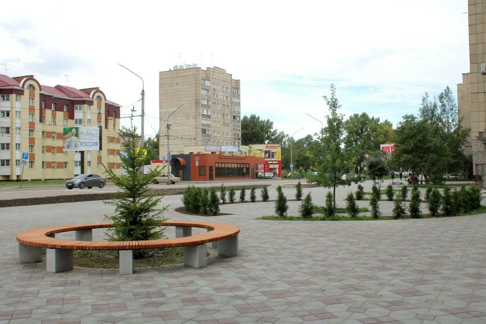 Площадь у библиотеки и краеведческого музея в Рубцовске стала новым местом притяжения Площадь у библиотеки и краеведческого музея в Рубцовске стала новым местом притяжения