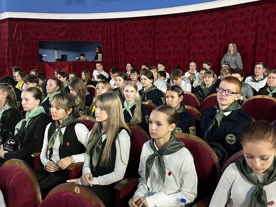 Глава города Игорь Башмаков встретился с юными медийщиками на фестивале журналистики Глава города Игорь Башмаков встретился с юными медийщиками на фестивале журналистики