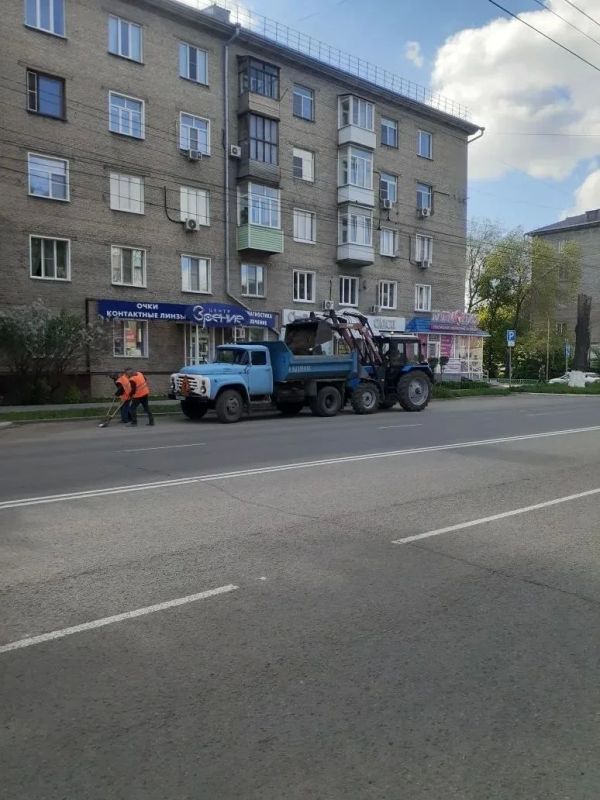 В Рубцовске продолжается весенняя уборка улично-дорожной сети В Рубцовске продолжается весенняя уборка улично-дорожной сети
