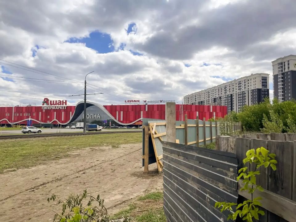 В Барнауле планируют избавиться от пустыря и заброшки напротив "Ашана" В Барнауле планируют избавиться от пустыря и заброшки напротив "Ашана"