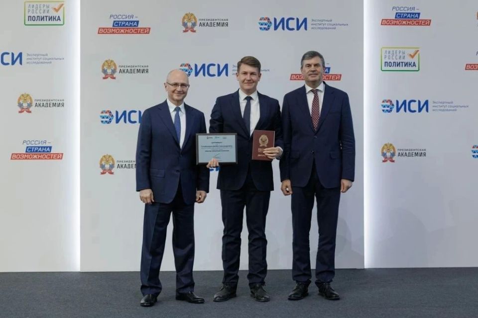 Вице-спикер АКЗС Денис Голобородько завершил обучение по программе «Лидеры России» Вице-спикер АКЗС Денис Голобородько завершил обучение по программе «Лидеры России»