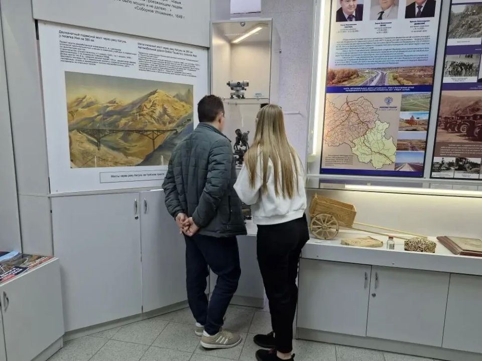 Порядка двух тысяч человек посетили музей «Дороги Алтая» в музейную ночь Порядка двух тысяч человек посетили музей «Дороги Алтая» в музейную ночь