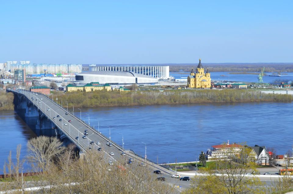 Нижний Новгород – город контрастов, где древний Кремль соседствует с ультрасовременными пространствами, а волжские просторы открываются сразу с нескольких набережных