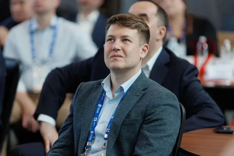 Вице-спикер АКЗС Денис Голобородько завершил обучение по программе «Лидеры России» Вице-спикер АКЗС Денис Голобородько завершил обучение по программе «Лидеры России»
