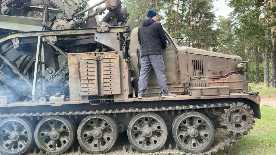 Быстроходную траншейную машину из Алтайского края отправили в зону СВО Быстроходную траншейную машину из Алтайского края отправили в зону СВО
