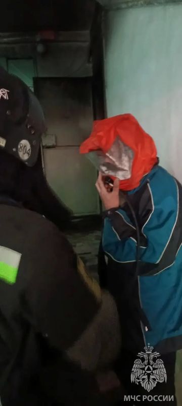 Утром 18 мая в Барнауле на ул. Антона Петрова произошел пожар Утром 18 мая в Барнауле на ул. Антона Петрова произошел пожар