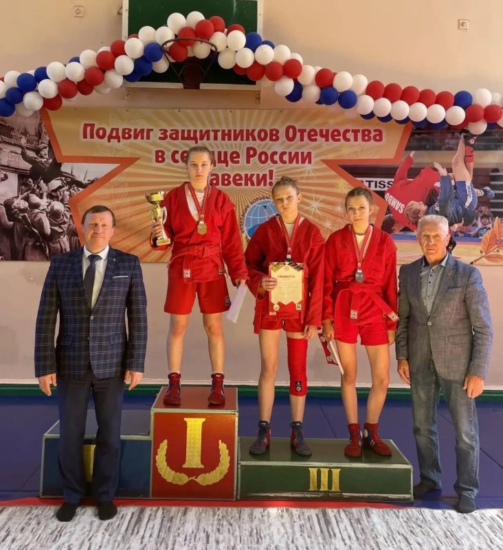 Бийские самбисты поборолись за Кубок Главы города Бийские самбисты поборолись за Кубок Главы города