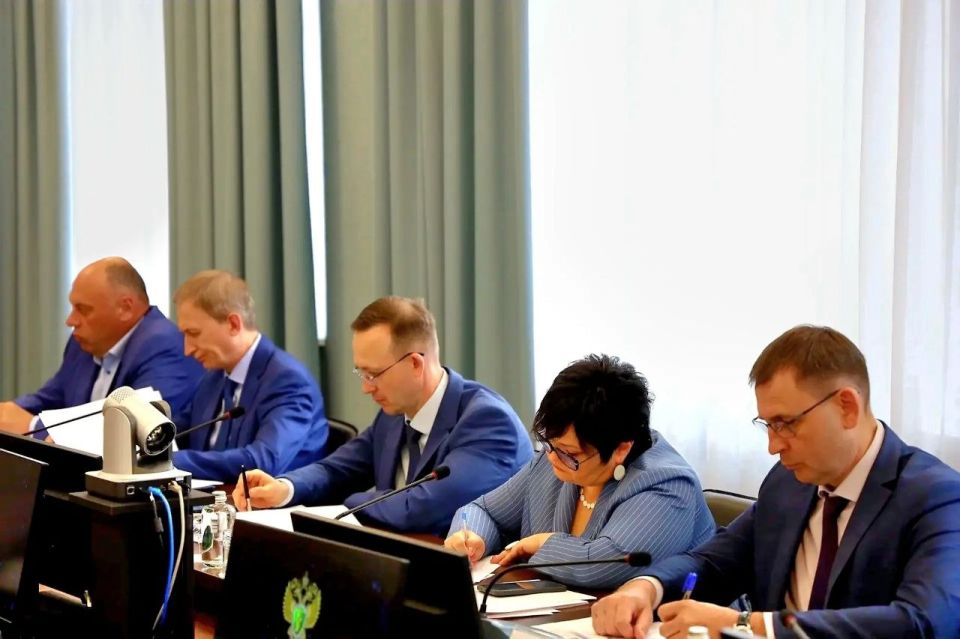 Прокурор Алтайского края Антон Герман провел заседание межведомственной рабочей группы по вопросам противодействия правонарушениям при реализации национальных проектов Прокурор Алтайского края Антон Герман провел заседание межведомственной рабочей группы по вопросам противодействия правонарушениям при реализации национальных проектов