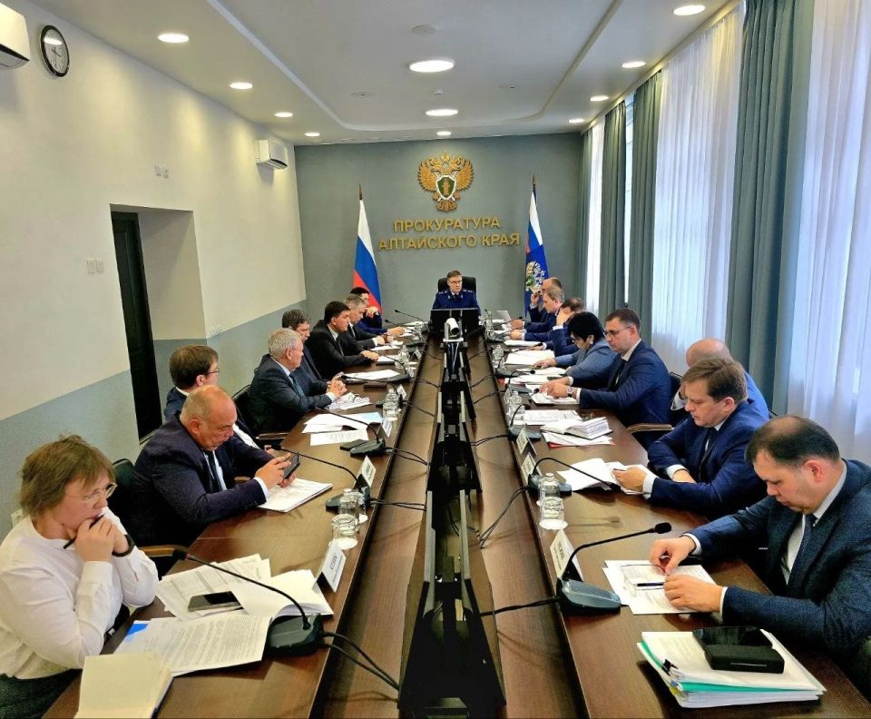 Прокурор Алтайского края Антон Герман провел заседание межведомственной рабочей группы по вопросам противодействия правонарушениям при реализации национальных проектов Прокурор Алтайского края Антон Герман провел заседание межведомственной рабочей группы по вопросам противодействия правонарушениям при реализации национальных проектов