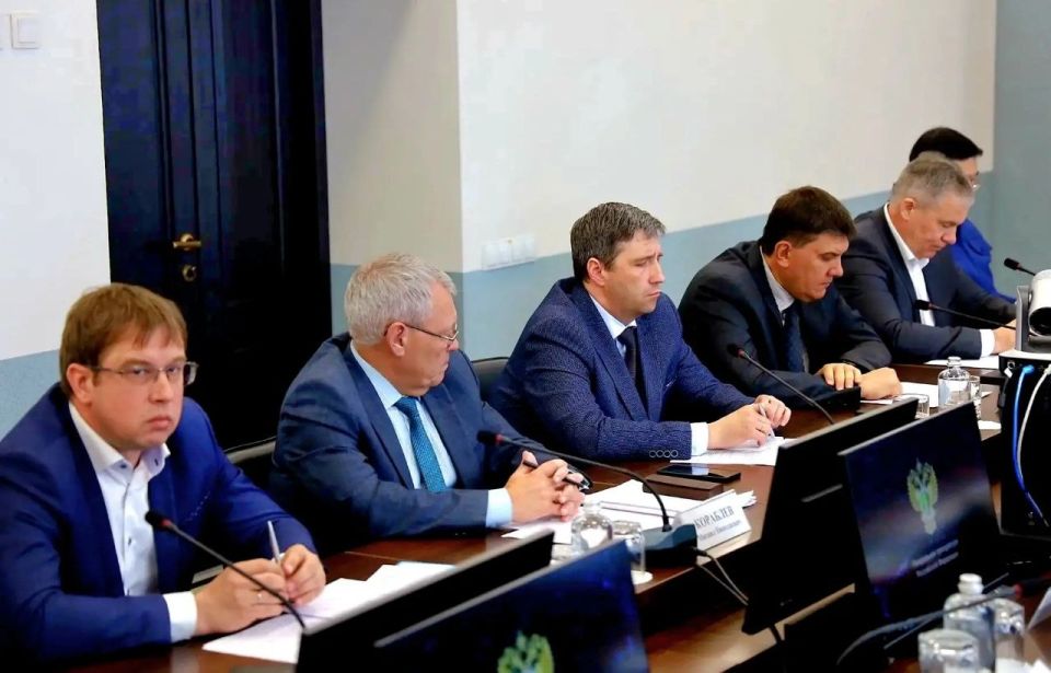 Прокурор Алтайского края Антон Герман провел заседание межведомственной рабочей группы по вопросам противодействия правонарушениям при реализации национальных проектов Прокурор Алтайского края Антон Герман провел заседание межведомственной рабочей группы по вопросам противодействия правонарушениям при реализации национальных проектов