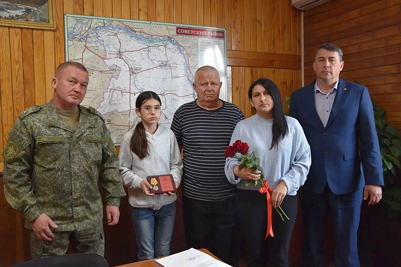 Медаль «За боевые отличия» вручили семье погибшего участника СВО из Советского района Медаль «За боевые отличия» вручили семье погибшего участника СВО из Советского района