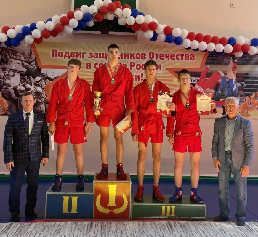 Бийские самбисты поборолись за Кубок Главы города Бийские самбисты поборолись за Кубок Главы города