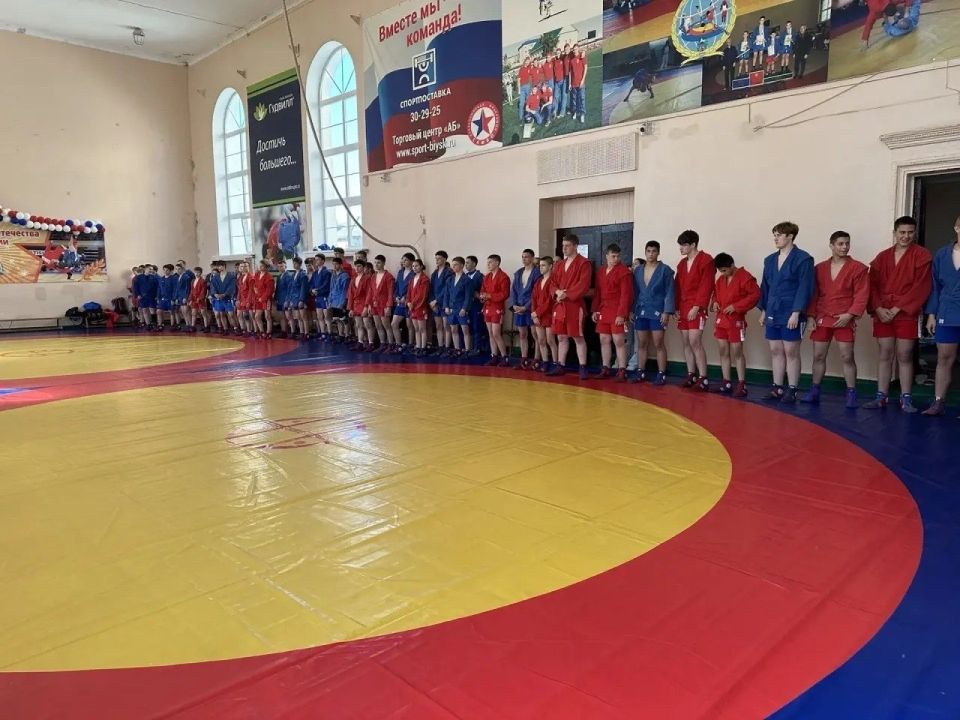 Бийские самбисты поборолись за Кубок Главы города Бийские самбисты поборолись за Кубок Главы города