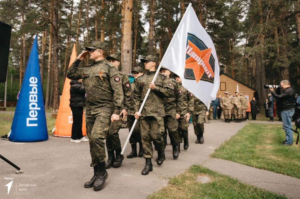 «Проведение военно-патриотической игры «Зарница 2.0» в Алтайском крае – это яркое свидетельство того, насколько высок интерес нашей молодежи к защите Родины и изучению ее истории «Проведение военно-патриотической игры «Зарница 2.0» в Алтайском крае – это яркое свидетельство того, насколько высок интерес нашей молодежи к защите Родины и изучению ее истории