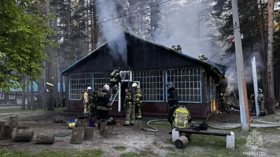 Пожар локализован. Пожар в детском оздоровительном лагере локализован на площади порядка 300 квадратов