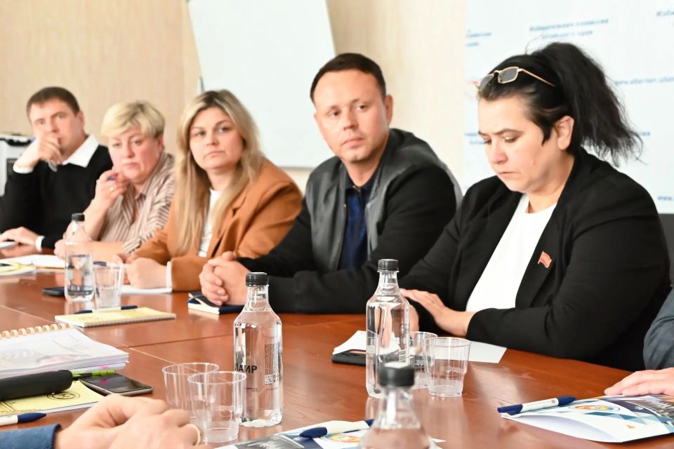Крайизбирком провёл совещание на тему участия политических партий в избирательном процессе на территории Алтайского края в 2026 году Крайизбирком провёл совещание на тему участия политических партий в избирательном процессе на территории Алтайского края в 2026 году