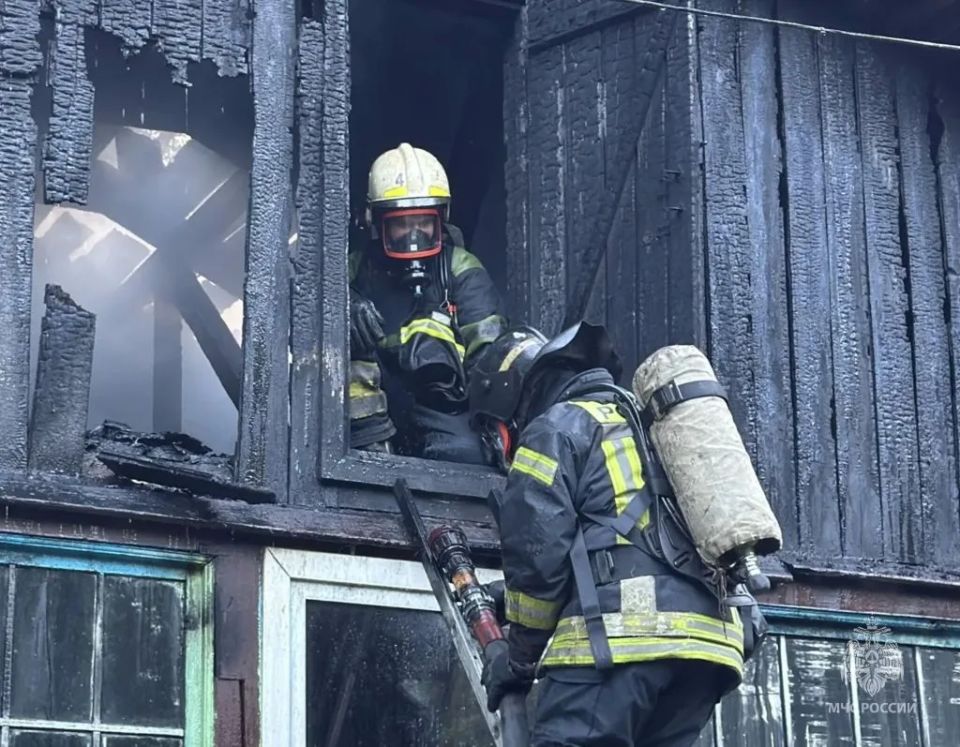 Пожар локализован. Пожар в детском оздоровительном лагере локализован на площади порядка 300 квадратов Пожар локализован. Пожар в детском оздоровительном лагере локализован на площади порядка 300 квадратов