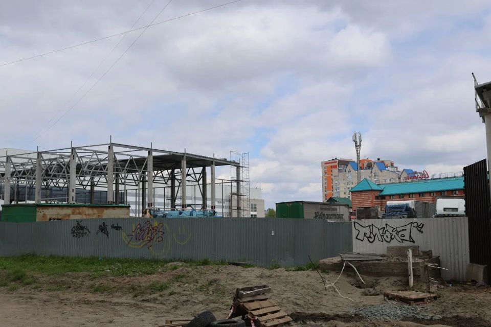 В Барнауле между ТЦ "Весна" и "Огни" строят новый торговый центр В Барнауле между ТЦ "Весна" и "Огни" строят новый торговый центр