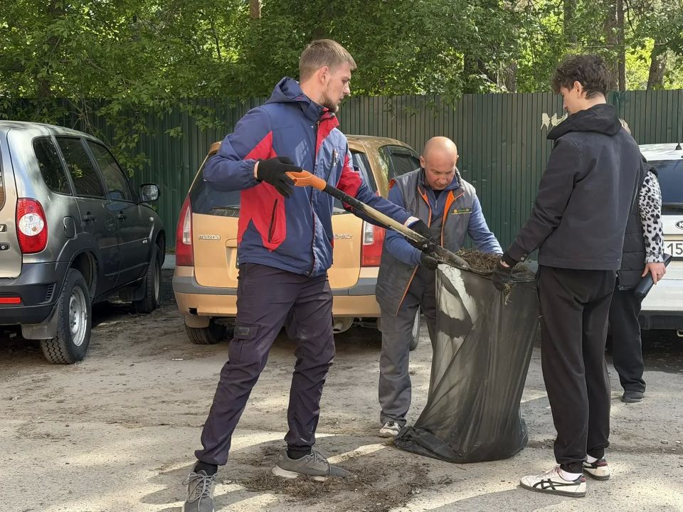 На территории Центрального района продолжается работа по уборке прилегающих территорий к предприятиям потребительского рынка и социально-значимым объектам На территории Центрального района продолжается работа по уборке прилегающих территорий к предприятиям потребительского рынка и социально-значимым объектам