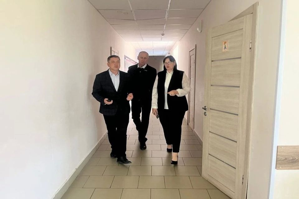 Председатель комитета АКЗС по строительству, жилищно-коммунальному хозяйству, транспорту и связи Игорь Панарин с рабочим визитом посетил село Киприно Шелаболихинского района