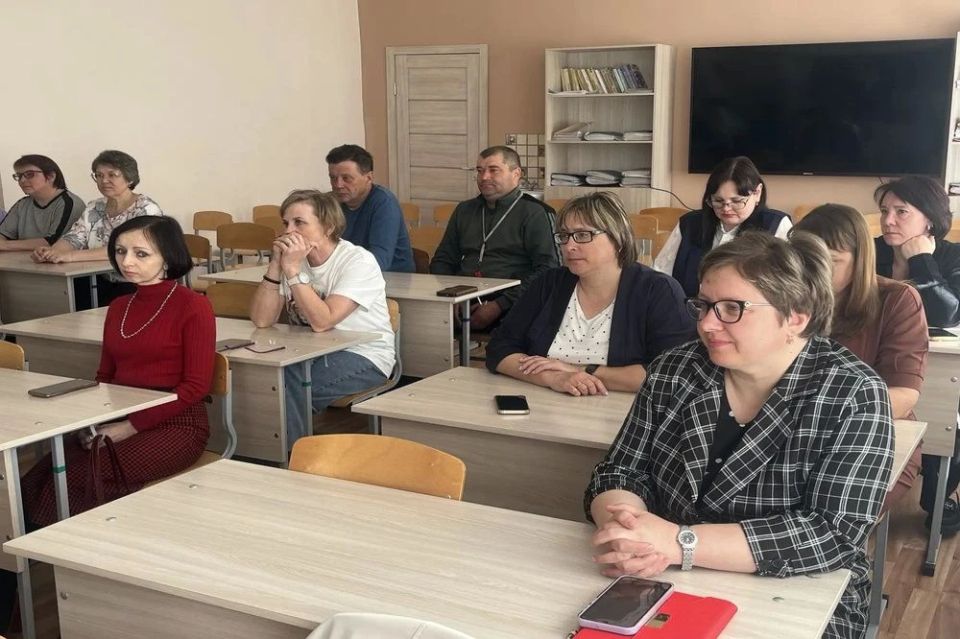 Председатель комитета АКЗС по строительству, жилищно-коммунальному хозяйству, транспорту и связи Игорь Панарин с рабочим визитом посетил село Киприно Шелаболихинского района Председатель комитета АКЗС по строительству, жилищно-коммунальному хозяйству, транспорту и связи Игорь Панарин с рабочим визитом посетил село Киприно Шелаболихинского района