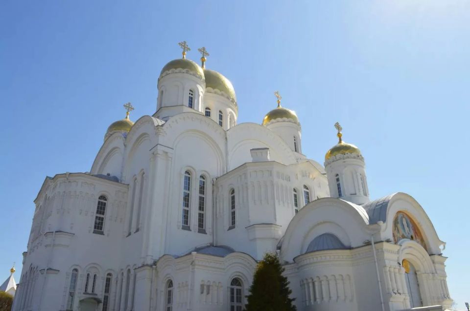 Село Дивеево — четвертый удел Богородицы и одна из главных святынь России Село Дивеево — четвертый удел Богородицы и одна из главных святынь России