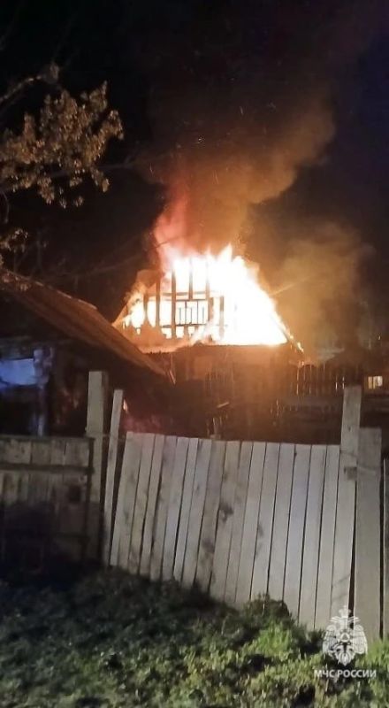 В Республике Алтай мужчина погиб при пожаре в частном доме, где горел газовый баллон В Республике Алтай мужчина погиб при пожаре в частном доме, где горел газовый баллон