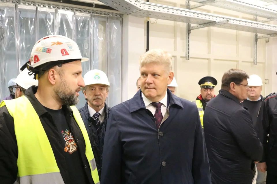 Развитие Сибири через инновации: Анатолий Серышев посетил ЦКП «СКИФ» и наукоград Кольцово
