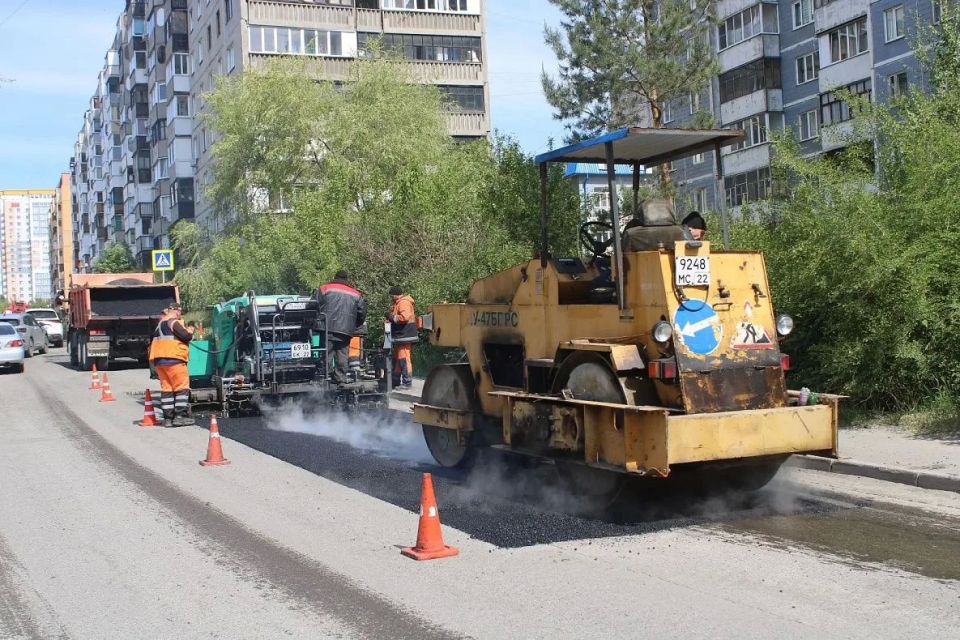 Барнаульские дорожники продолжают текущий ремонт дорог