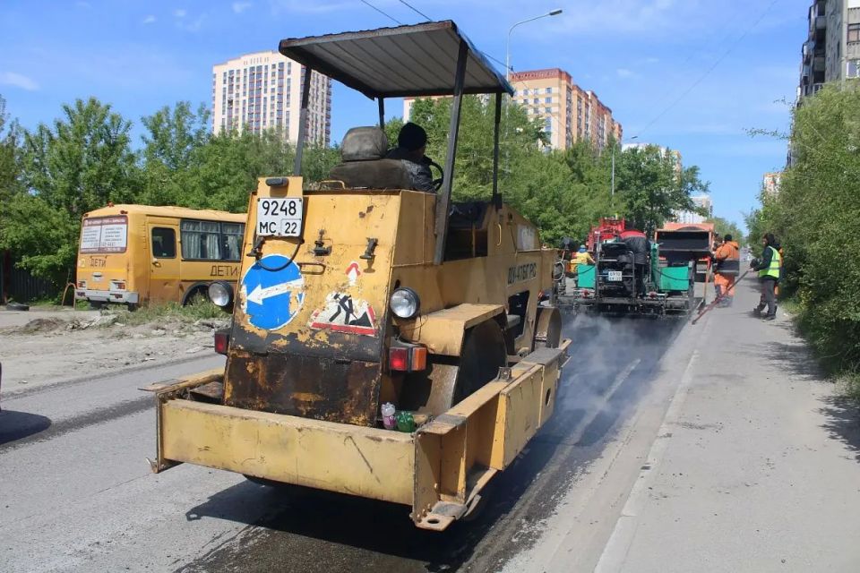 Барнаульские дорожники продолжают текущий ремонт дорог Барнаульские дорожники продолжают текущий ремонт дорог