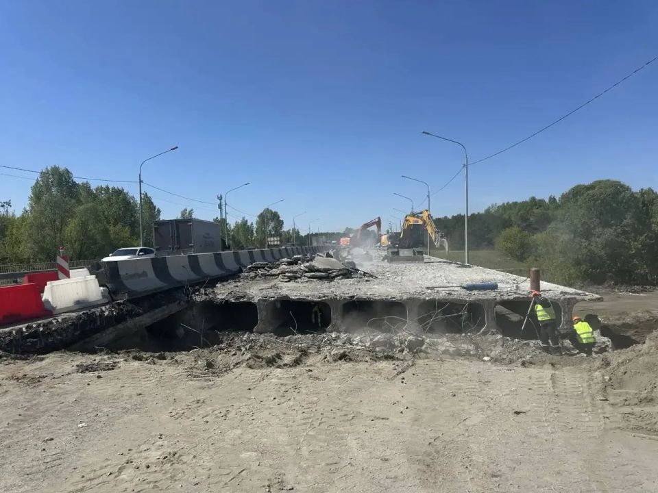 Ремонт моста через реку Лосиха на Правобережном тракте продолжается Ремонт моста через реку Лосиха на Правобережном тракте продолжается
