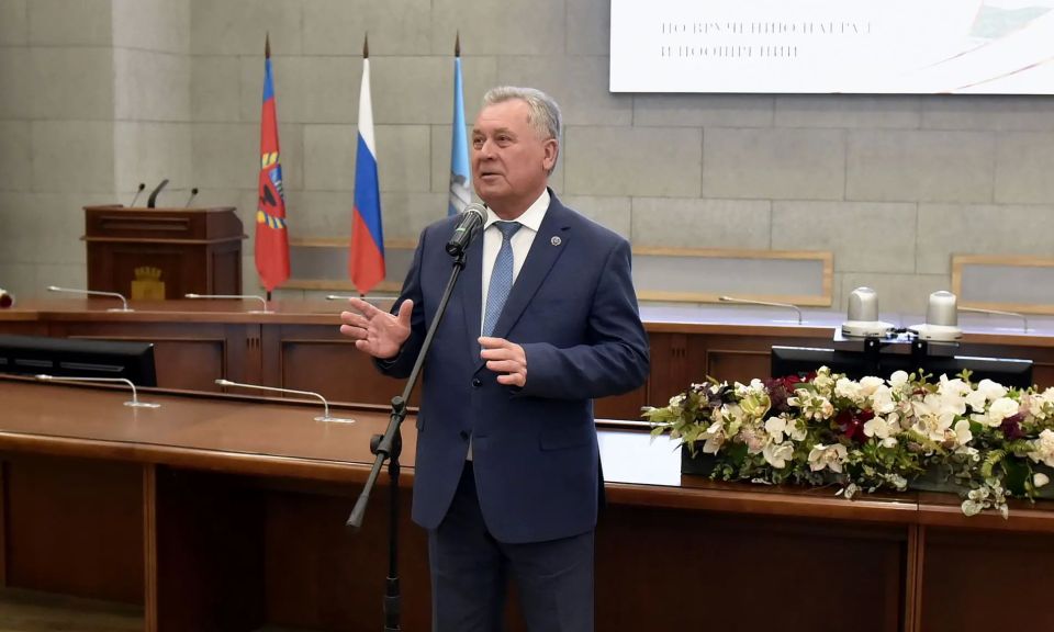 В администрации Барнаула наградили предпринимателей в преддверии профессионального праздника В администрации Барнаула наградили предпринимателей в преддверии профессионального праздника
