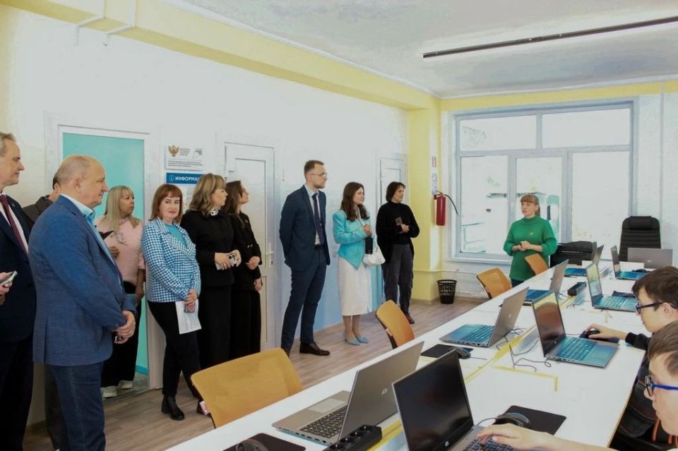 Опыт работы молодежных организаций обсудили депутаты Алтайского Заксобрания и Барнаульской гордумы на выездном заседании в Заринске