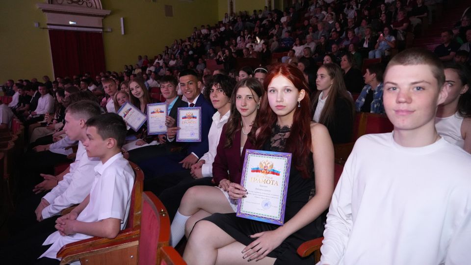 Гордость Бийска: в Городском Дворце культуры чествовали выпускников спортшкол Гордость Бийска: в Городском Дворце культуры чествовали выпускников спортшкол
