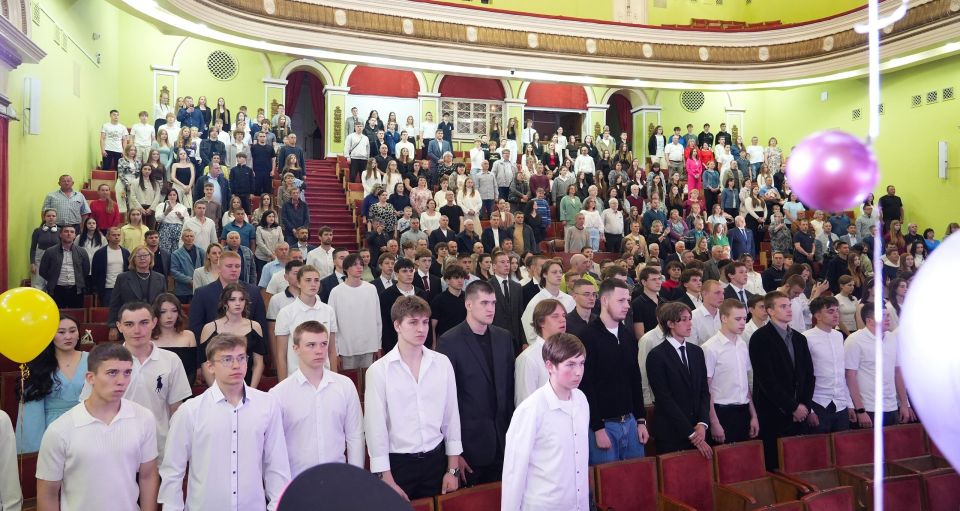 Гордость Бийска: в Городском Дворце культуры чествовали выпускников спортшкол Гордость Бийска: в Городском Дворце культуры чествовали выпускников спортшкол