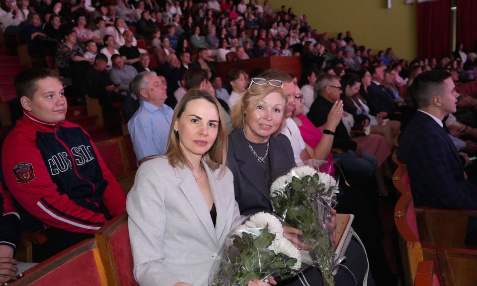 Гордость Бийска: в Городском Дворце культуры чествовали выпускников спортшкол Гордость Бийска: в Городском Дворце культуры чествовали выпускников спортшкол
