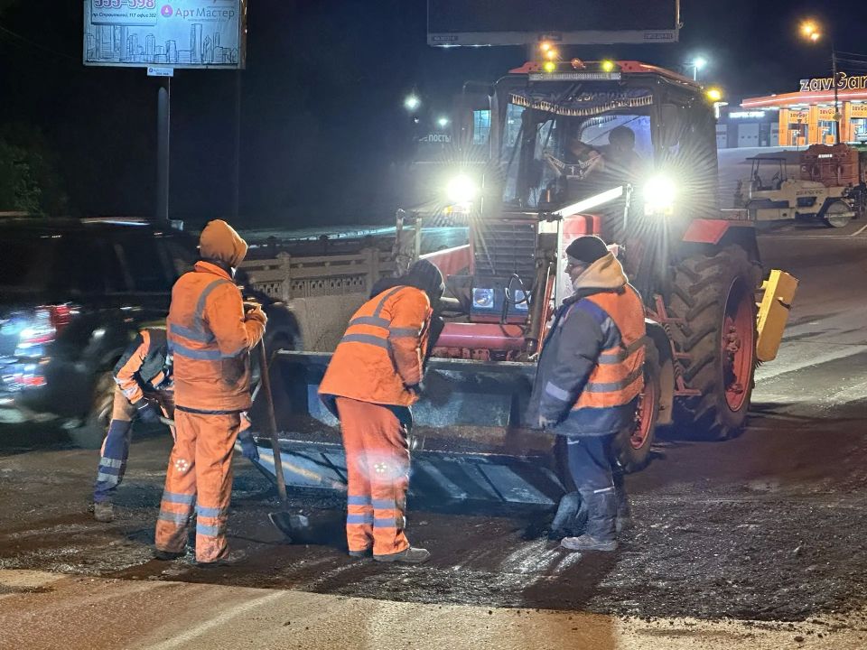МБУ «Автодорстрой» приступил к укладке асфальта на пресечении Павловского тракта и улицы Фурманова МБУ «Автодорстрой» приступил к укладке асфальта на пресечении Павловского тракта и улицы Фурманова